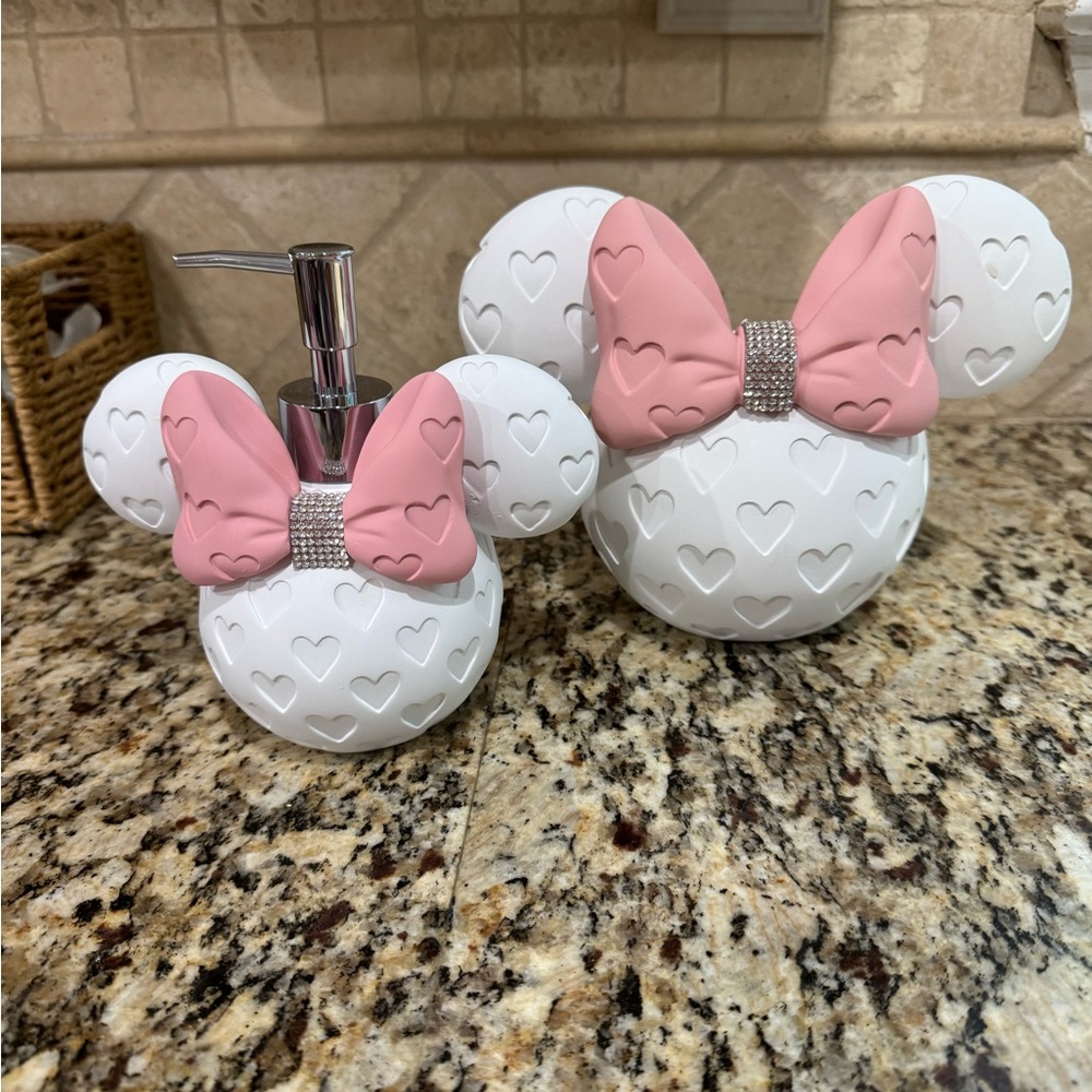 Minnie Mouse bathroom set